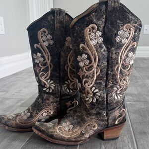 Embroidered Western Heeled Boots - Black and Brown
